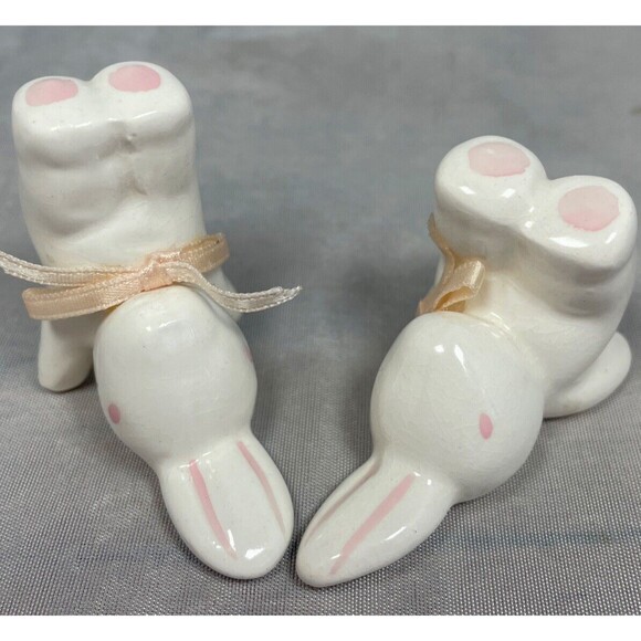 2 VINTAGE Playful CERAMIC WHITE BUNNY FIGURRINES WHITE/PINK/BOWS FROM TAIWAN 2" - Picture 1 of 11